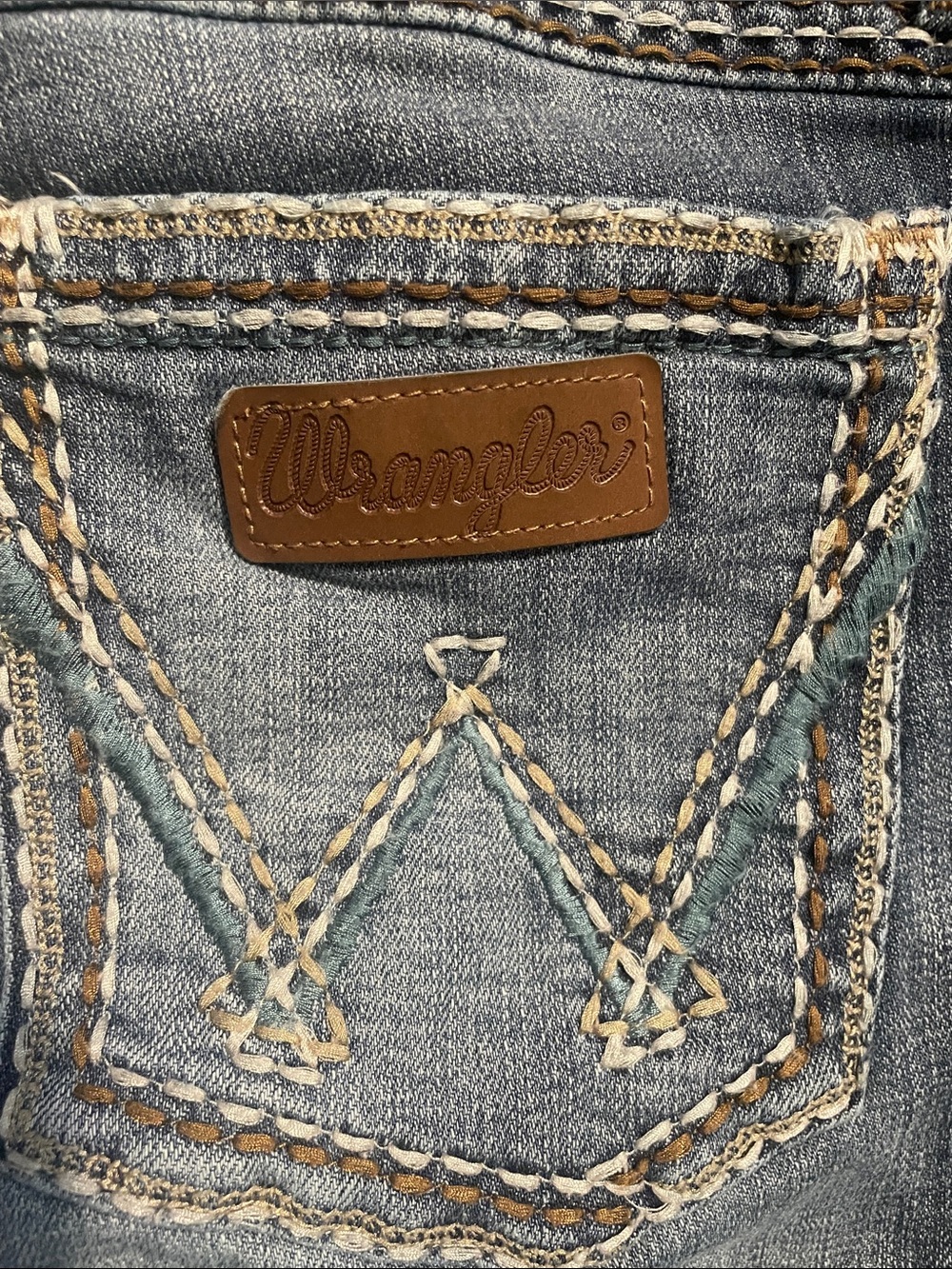 Wrangler Women's Medium Blue Bootcut Jeans with Contrast Stitching